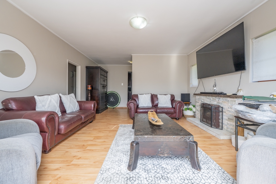 5 Bedroom Property for Sale in Kenridge Western Cape